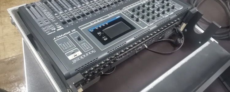 Микшерный пульт Soundcraft Si impact