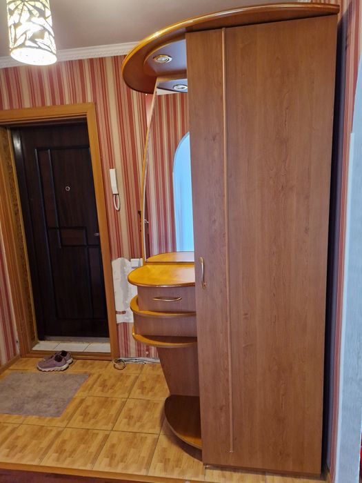 Продам шкаф в прихожую