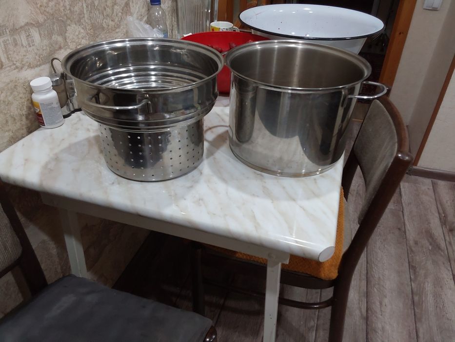 Кастрюля с друшлаком. Объём кастрюли 4л