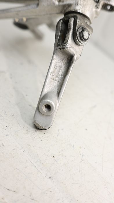 Suport Scarita Fata Dreapta Cu Pedala Frana Spate Honda CBR 929 2000