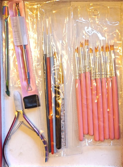 Четки за декорация на маникюр