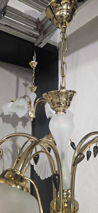Люстры две одинаковые
