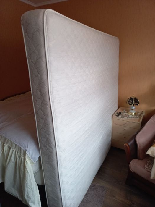 Продавам двулицев матрак 190/180- много запазен
