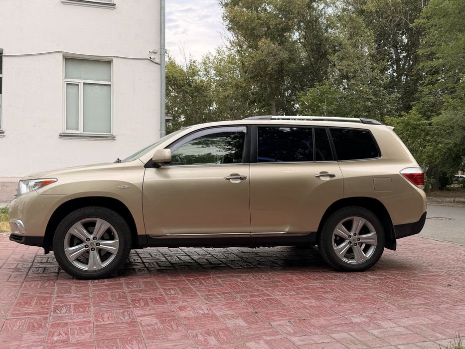 Продам Toyota Highlander 2011 г. объем двигателя 3.5