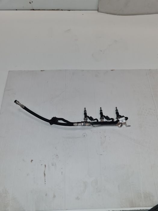 Rampa+3 Injectoare joasa  presiune BMW 1.5 benzina/ cod-8483304 OEM
