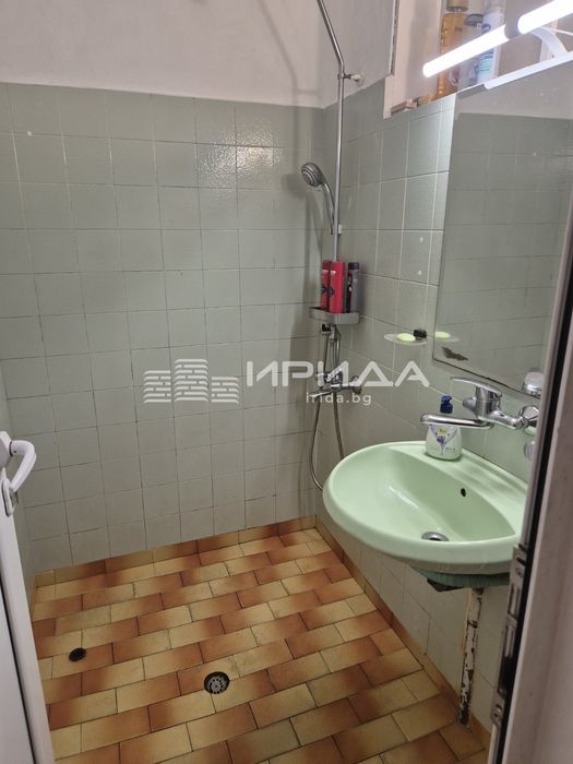 Просторен апартамент в кв. Яворов