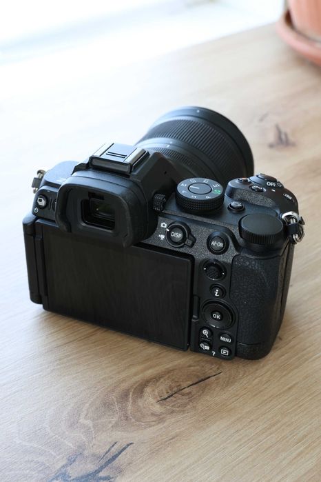 Nikon Z5 II + Обектив 24-70 мм f/4 S на 3300 кадъра