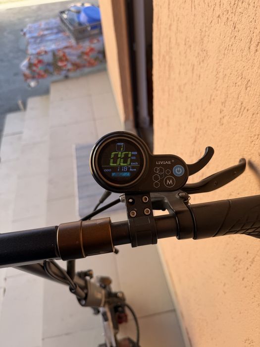 vand trotineta kukirin  m4 in stare buna are si scaun