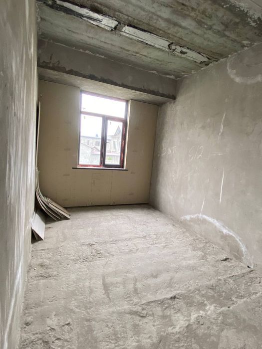 Toshkent tumanida yangi qurilgan 3 xonali kvartira sotiladi