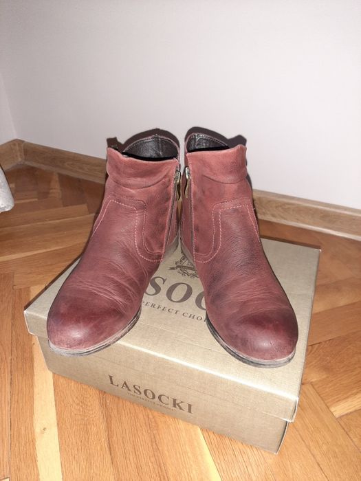 Дамски боти от естествена кожа на Lasocki