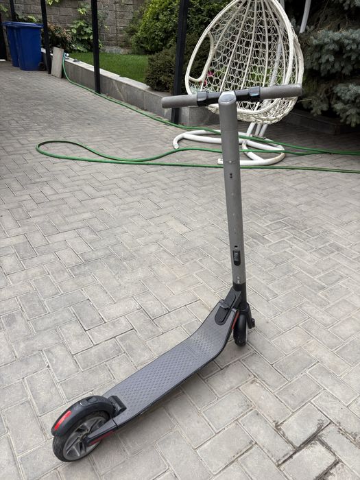 Срочно продаю Електро самокат ninebot