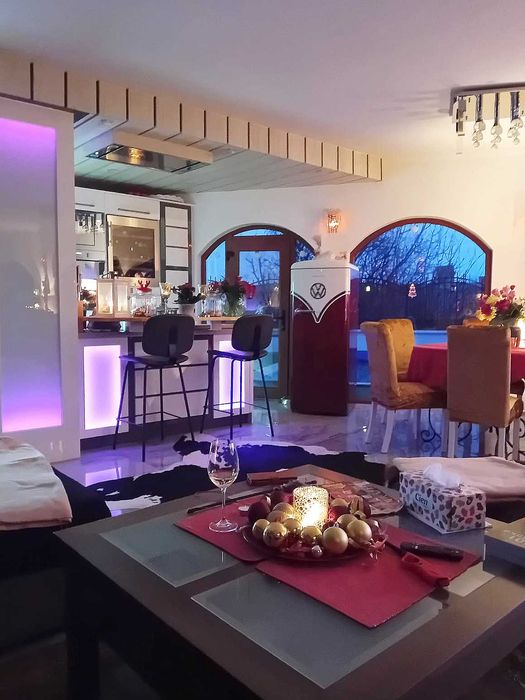 Луксозна триетажна къща с басейн, сауна и гараж в гр. Балчик