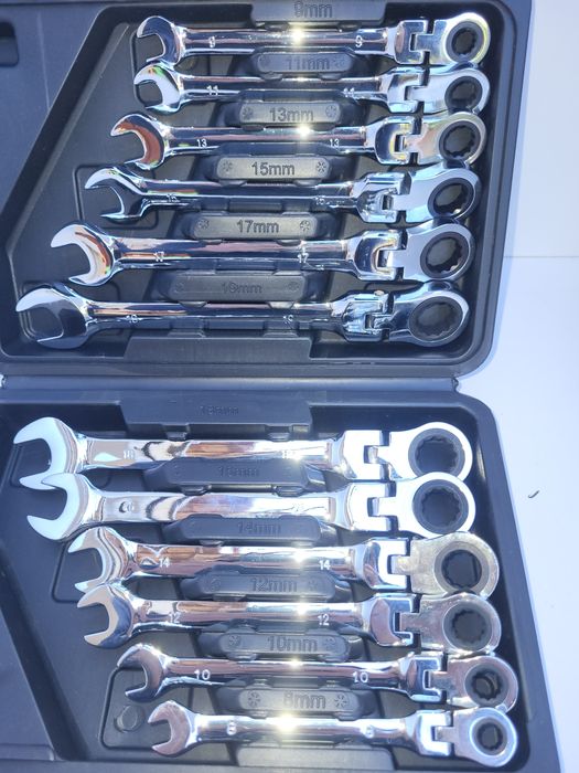 Комплект звездогаечни ключове с тресчотка.