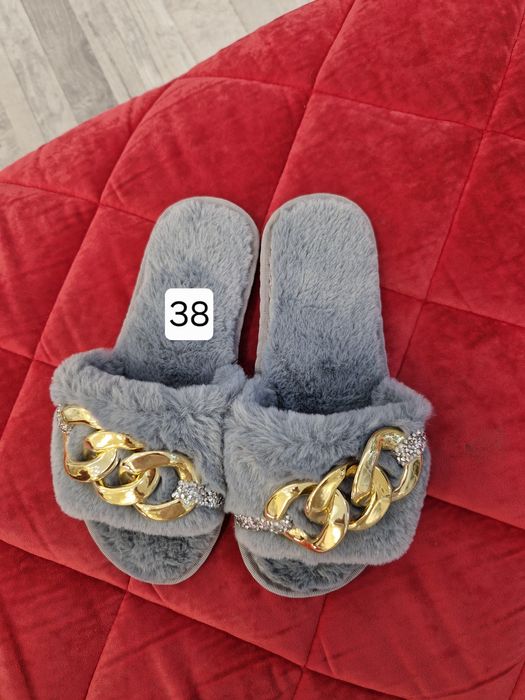 Тапочки домашние  женские.