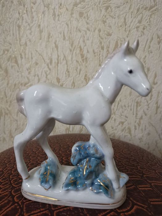 Фарфоровая статуэтка