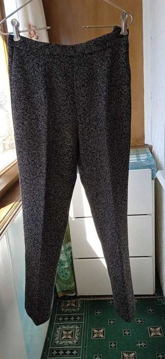 Продам костюмы 46-48 размеров