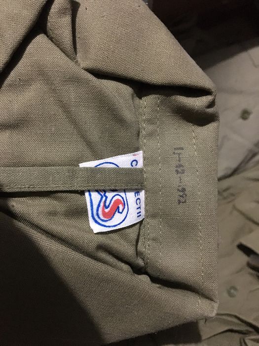 Camasi gri-verzi militare marime 42 si 43