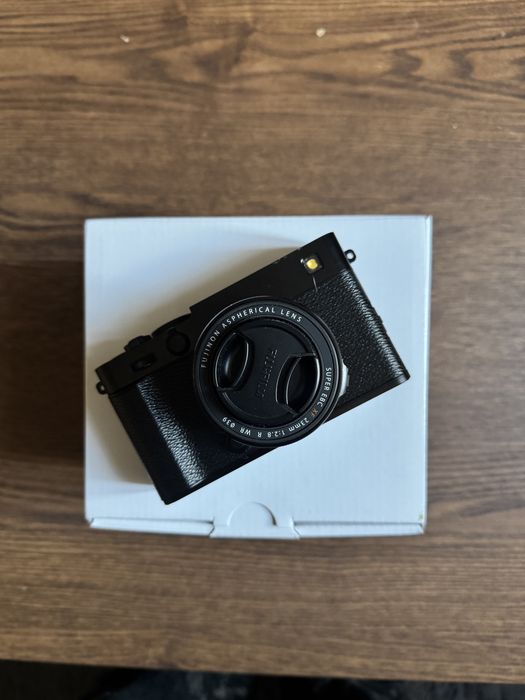 Fujifilm x-e5 чисто нов
