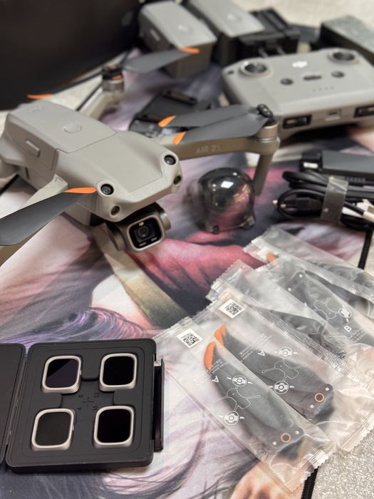 Дрон DJI Air 2S Fly More Combo серый