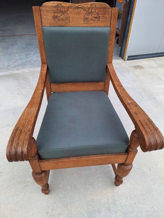 Стол от дъб масив със дамаска