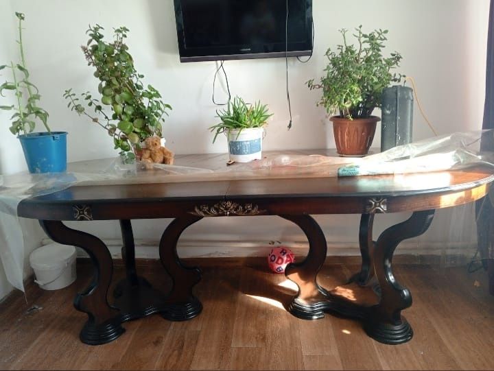 Стол для гостиной