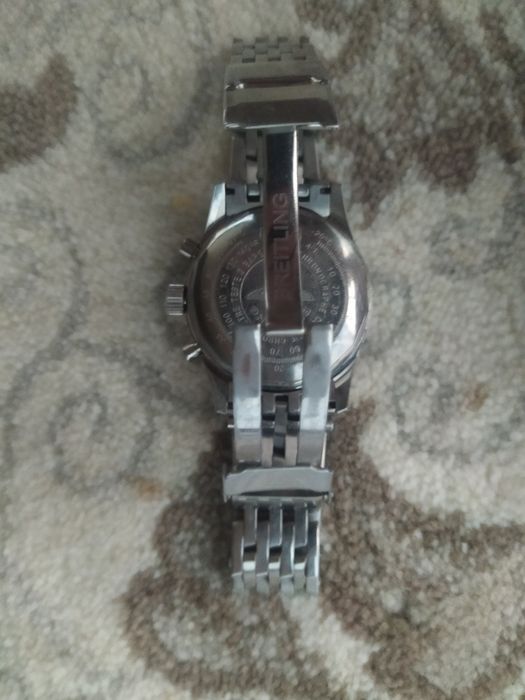 Soat breitling sotiladi