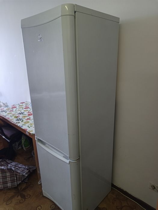 Холодильник Indesit