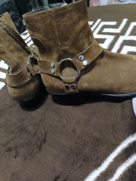 Se vine balenciaga  mărimea 43