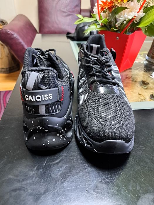 Продавам мъжки маратонки с ярко жълто желен цвят закупени от Германия.