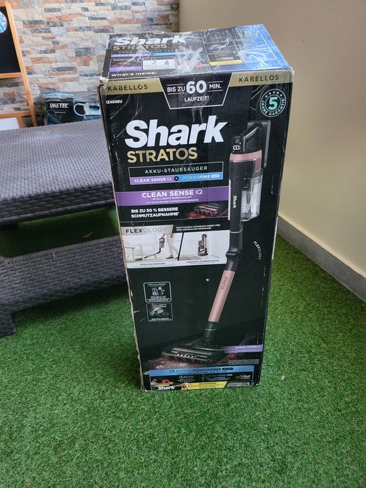 Вертикална прахосмукачка Shark Stratos IZ400EUTBK