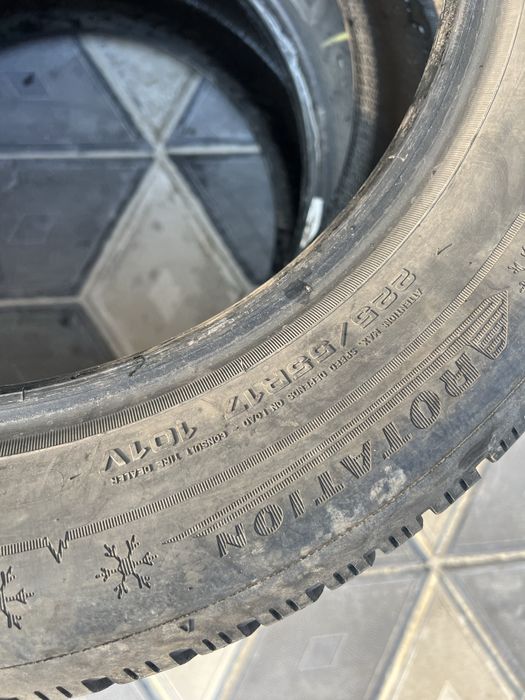 Vand 2 anvelope (cauciucuri) 225 55 17 dunlop de iarna