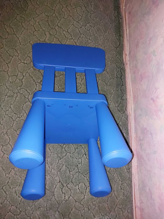 Set masa rosie cu scaun albastru spatar Mammut Ikea pt copil
