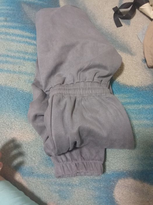 Продаю срочно одежду