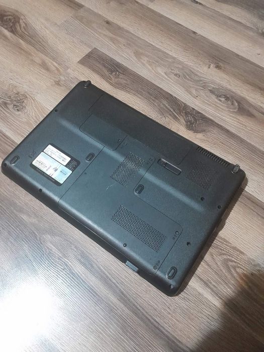 Продавам запазен лаптоп