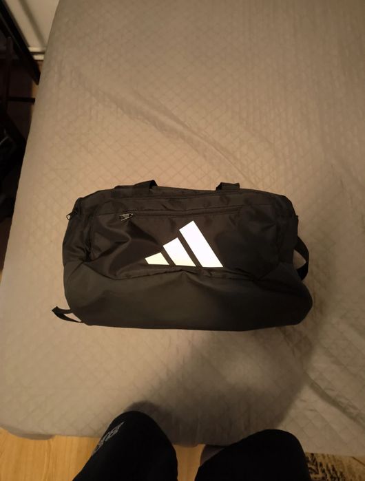 Geanta Adidas tip duffel de sala