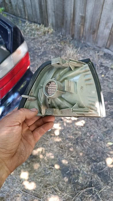 Продам левый поворотник на БМВ е 36 оригинал в хорошем состоянии