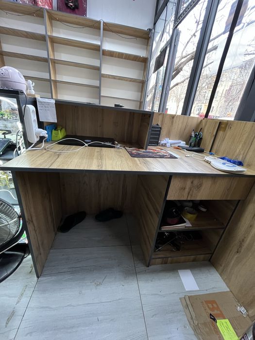 Dokon uchun shkaf va vitrinalar