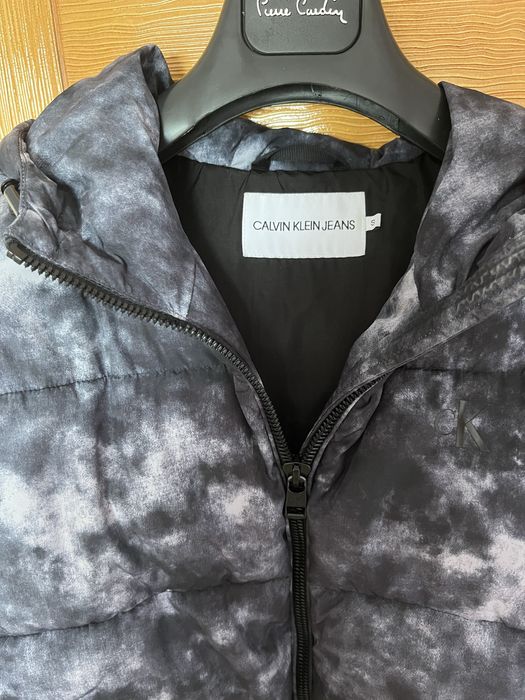 calvin klein tie dye зимно яке за ски или много ниски температури