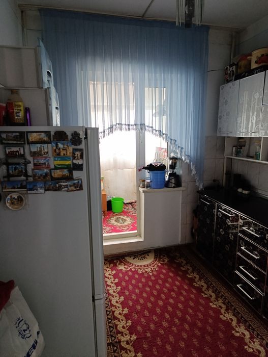 Продаётся трёхкомнатная квартира в центре города Джизак