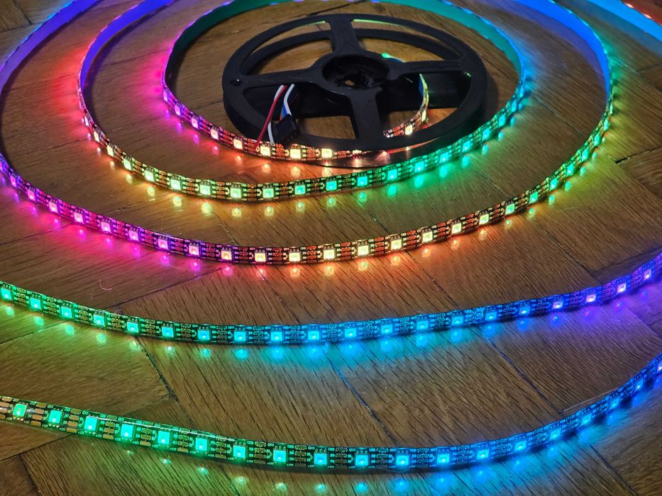 Kit bandă LED adresabilă WS2815 RGB – Iluminare inteligentă prin Wifi