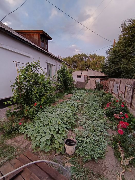 Үй сатылады. Келіп көріңіздер.