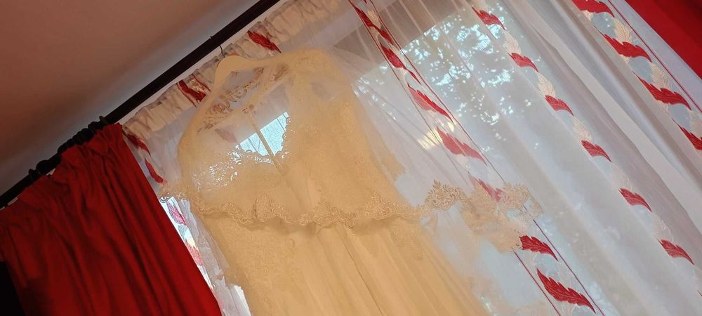 Rochie de mireasa + voal - ocazie