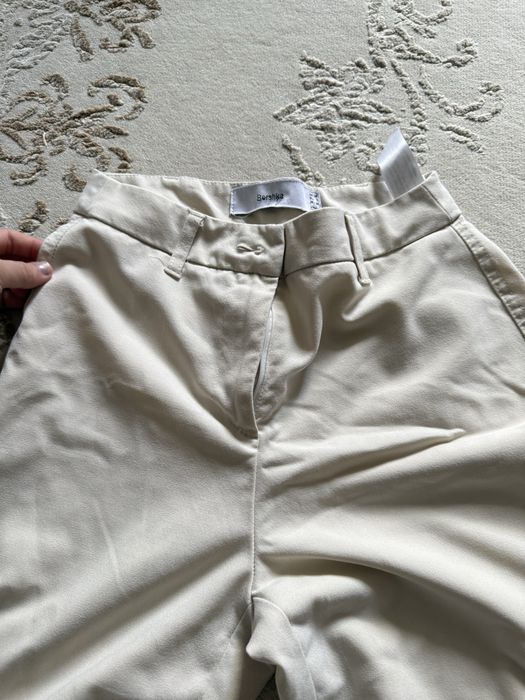 Бежевые брюки bershka
