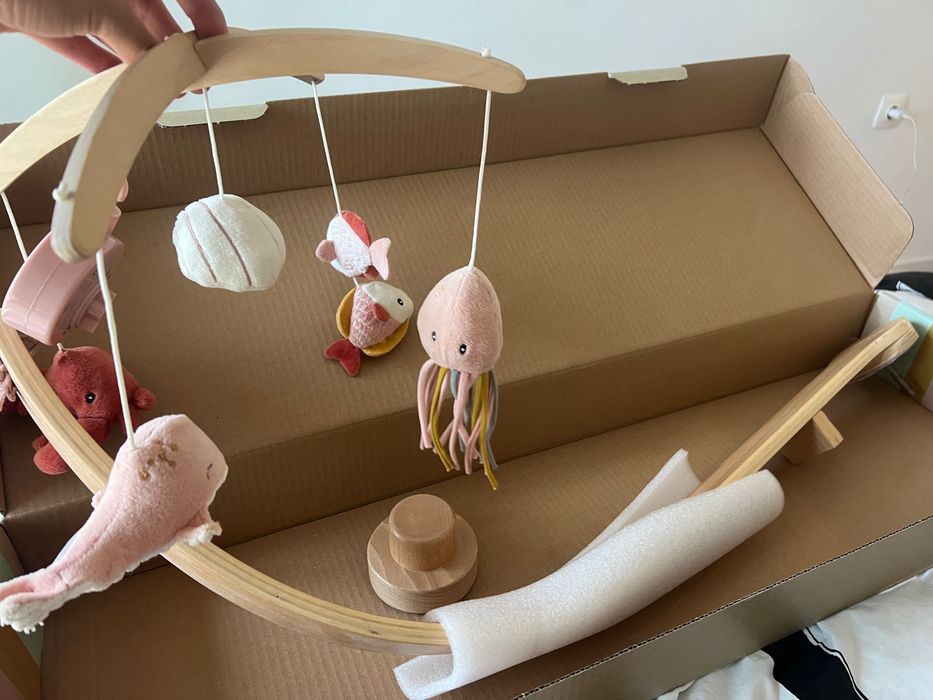 Дървена музикална въртележка за легло за бебе Little Dutch Нова