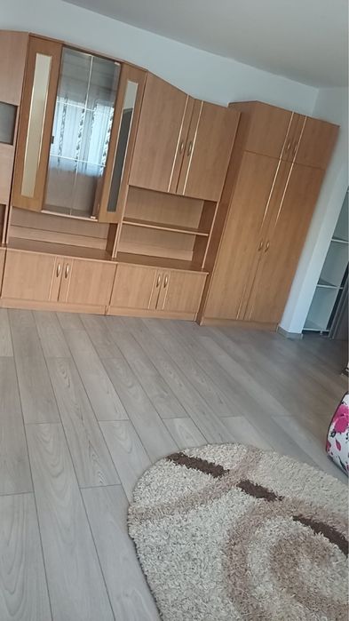 Apartament pentru inchiriat  cu o camera generoasa