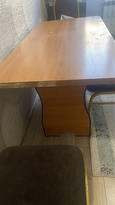 Стол и стулья б/у