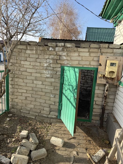 Продам Силикатный  кирпич ,  железная дверь и окошка