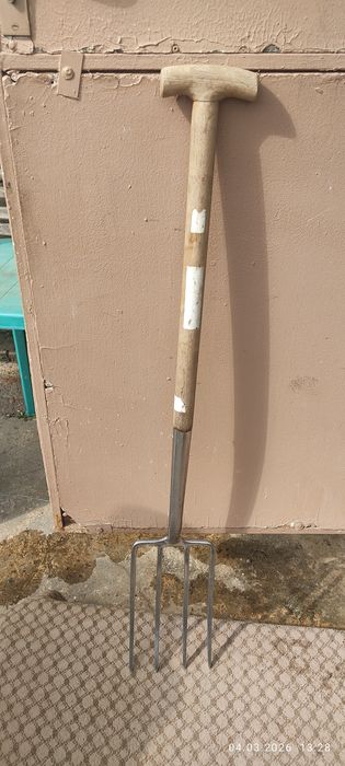 Градински инструменти неръждавейка. .