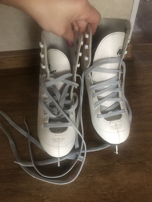 Продам коньки 35 размер