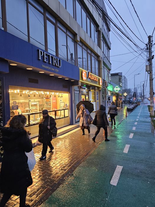 Spatiu comercial de inchiriat, zona cu trafic pietonal intens!